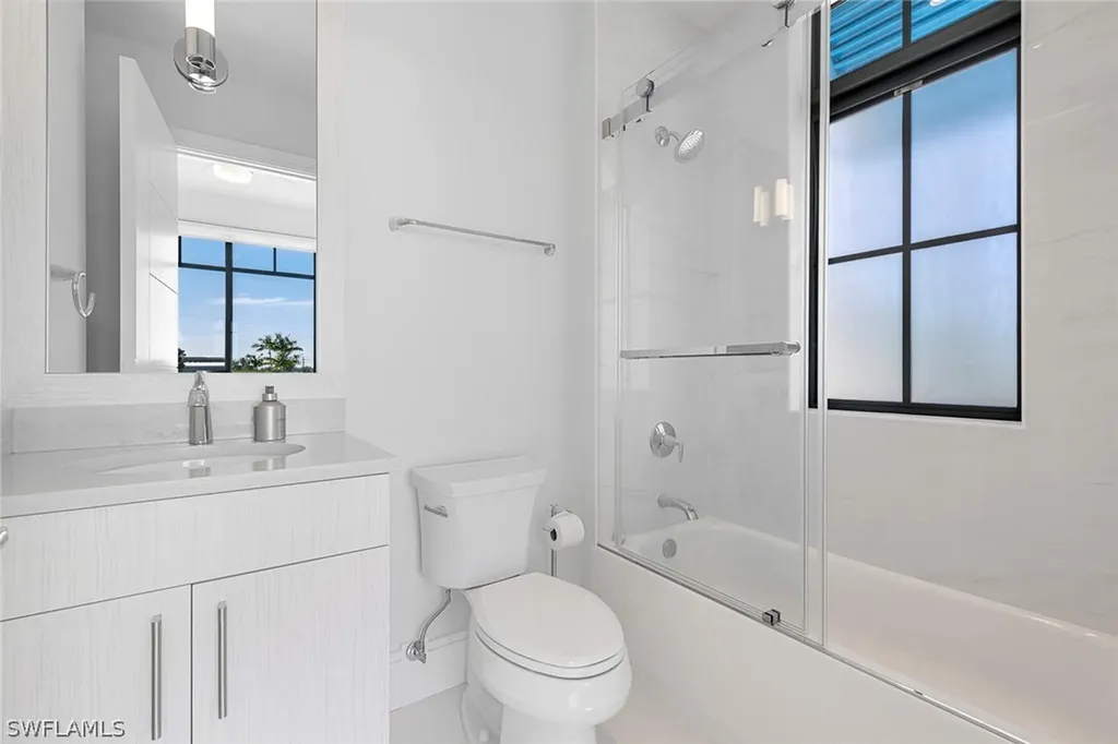 101 8th Street S Naples FL 34102