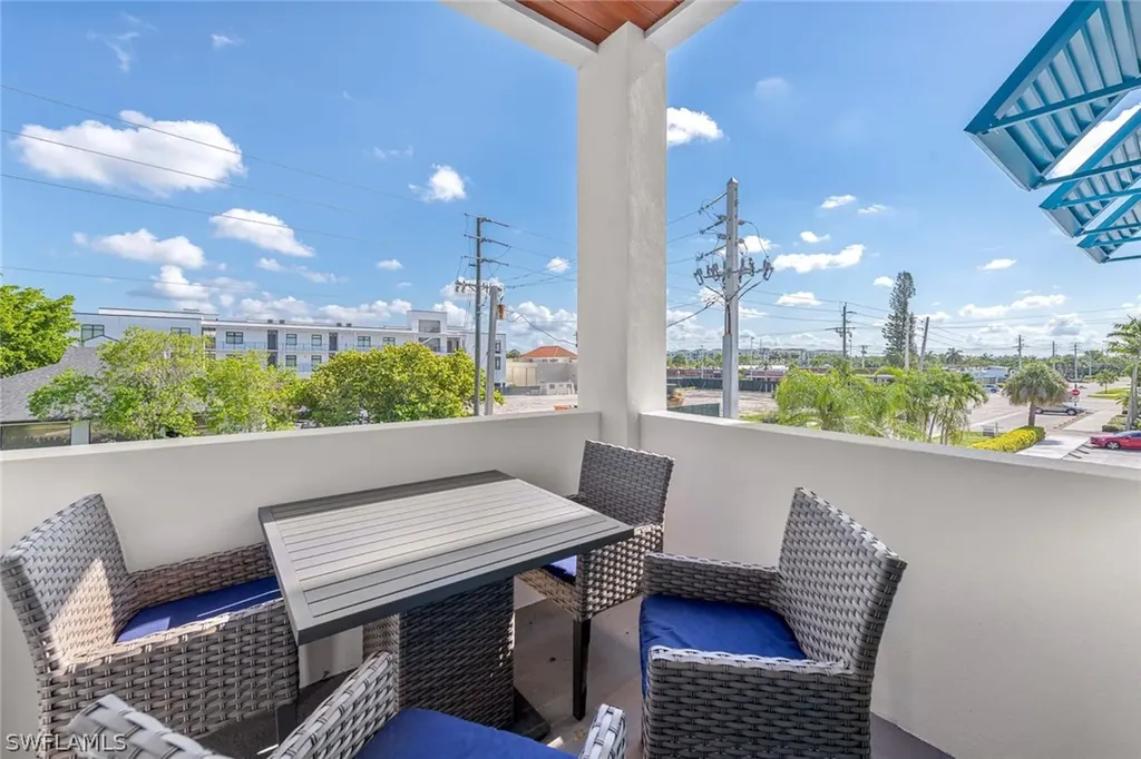 101 8th Street S Naples FL 34102