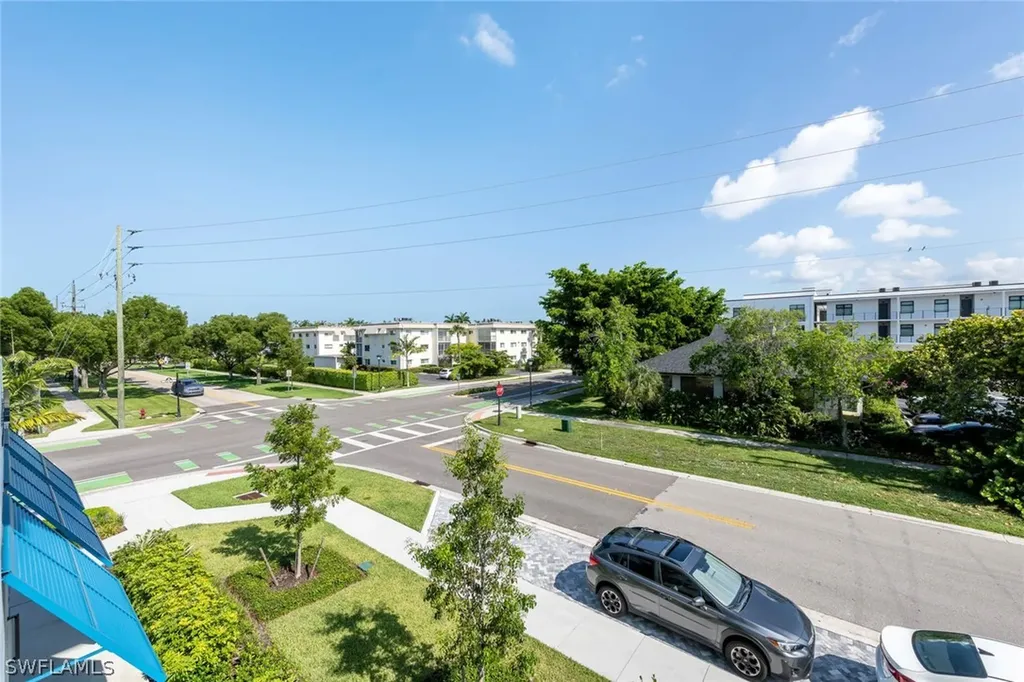 101 8th Street S Naples FL 34102