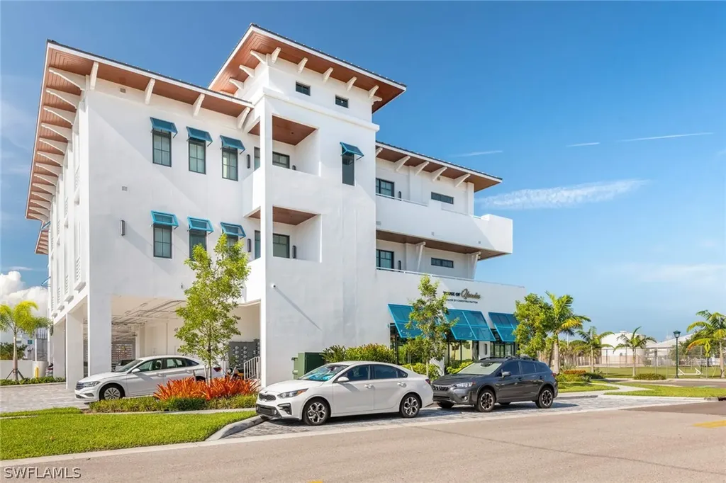 101 8th Street S Naples FL 34102