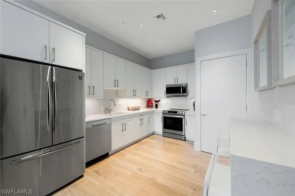 101 8th Street S Naples FL 34102