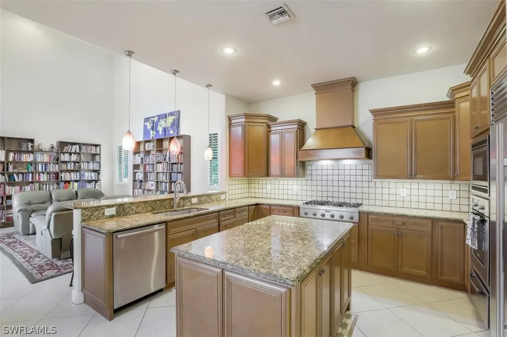 3660 7th Avenue NW Naples FL 34120