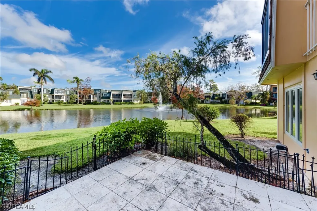 425 Meadowlark Lane Naples FL 34105