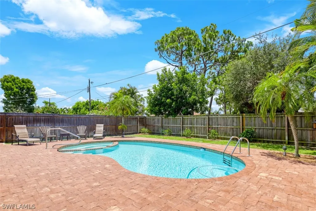 644 94th Avenue N Naples FL 34108