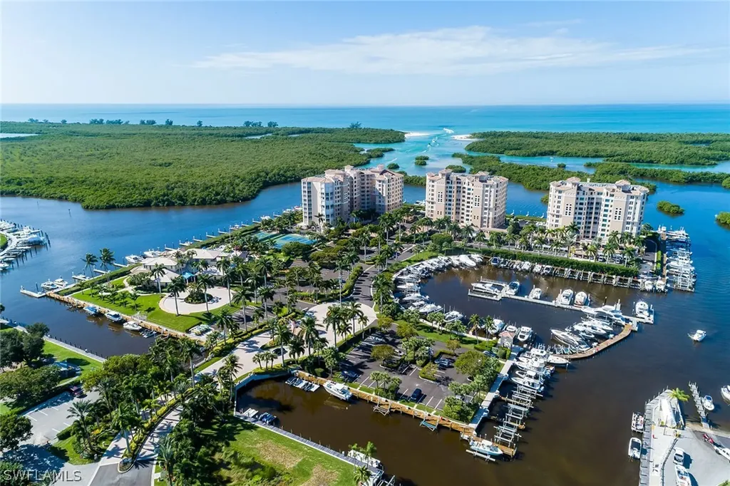 Naples FL, 425 Dockside Drive, Unit 303