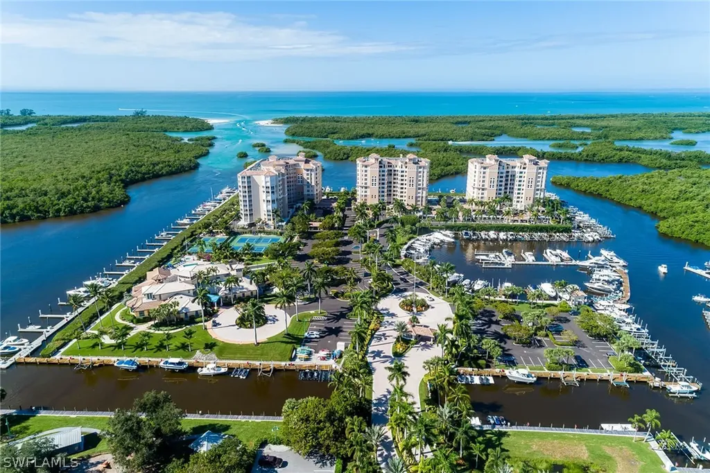 425 Dockside Drive Naples FL 34110