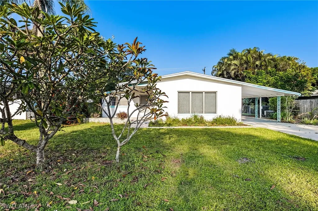 6203 Saint Andrews Circle N Fort Myers FL 33919