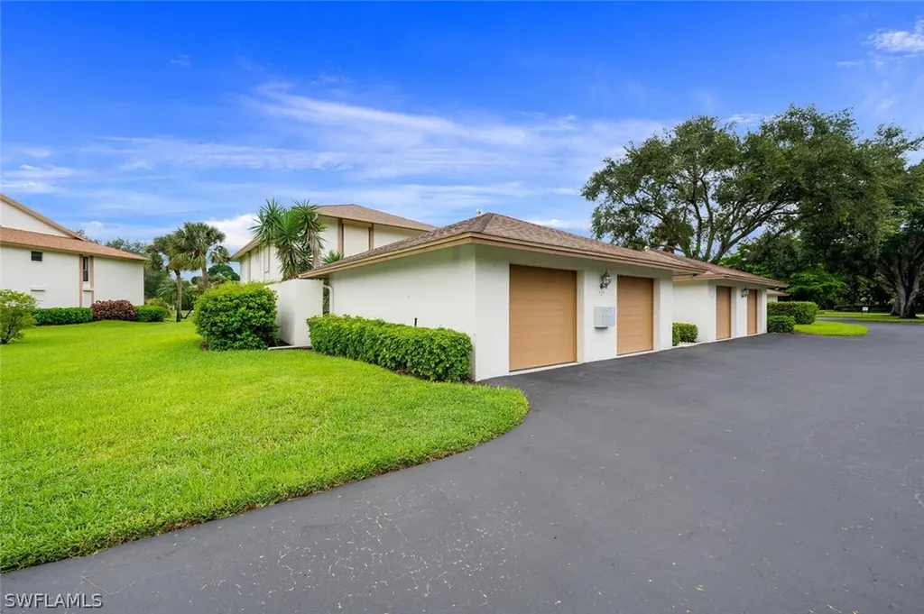 529 Lake Louise Circle Naples FL 34110