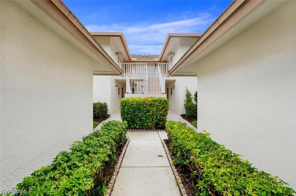 529 Lake Louise Circle Naples FL 34110
