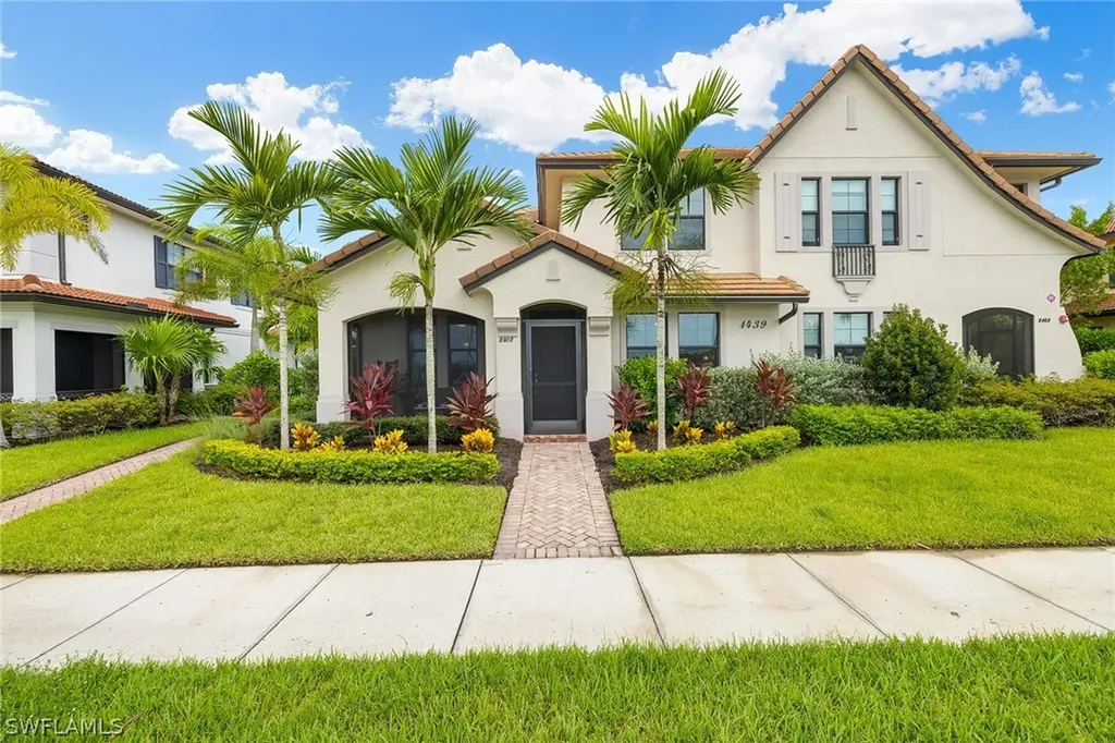 1439 Santiago Circle Naples FL 34113
