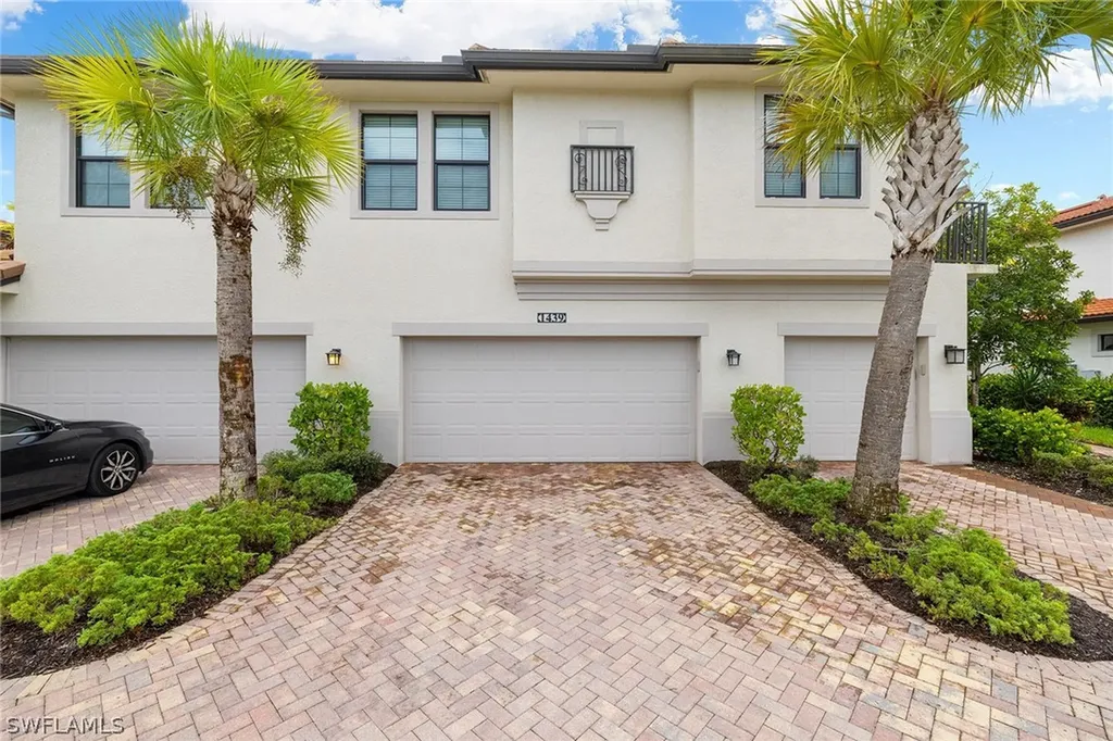 1439 Santiago Circle Naples FL 34113