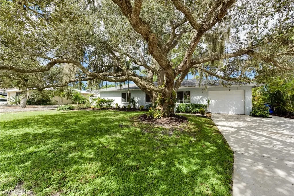 Bonita Springs FL, 27297 Barbarosa Street