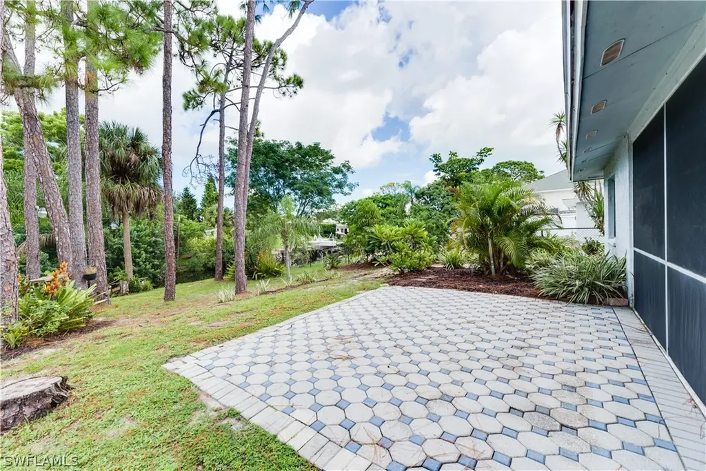 27297 Barbarosa Street Bonita Springs FL 34135