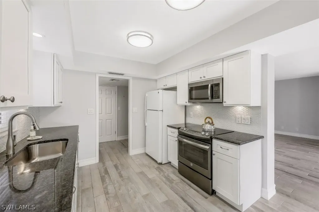 4760 West Boulevard Naples FL 34103
