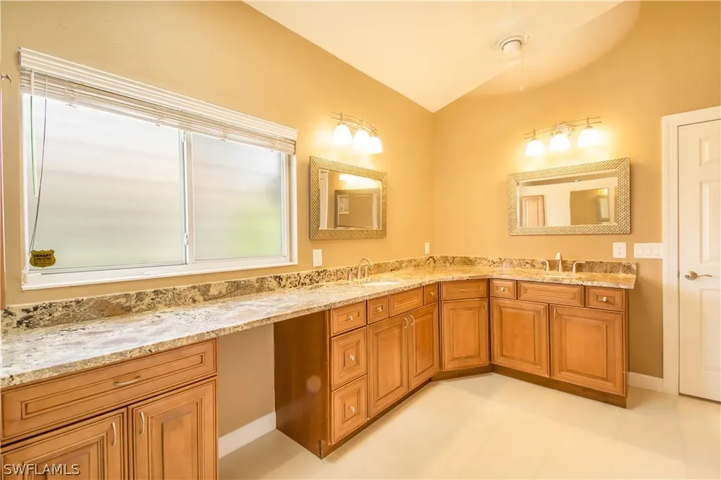 457 Raven Way Naples FL 34110
