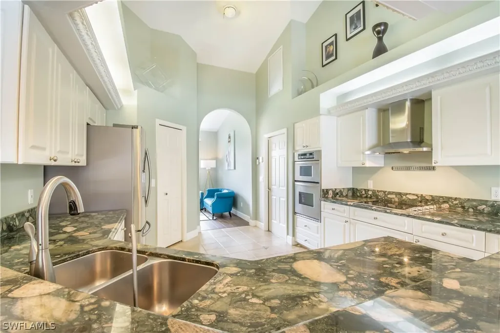 457 Raven Way Naples FL 34110