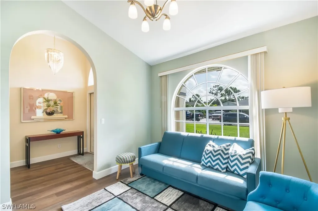457 Raven Way Naples FL 34110