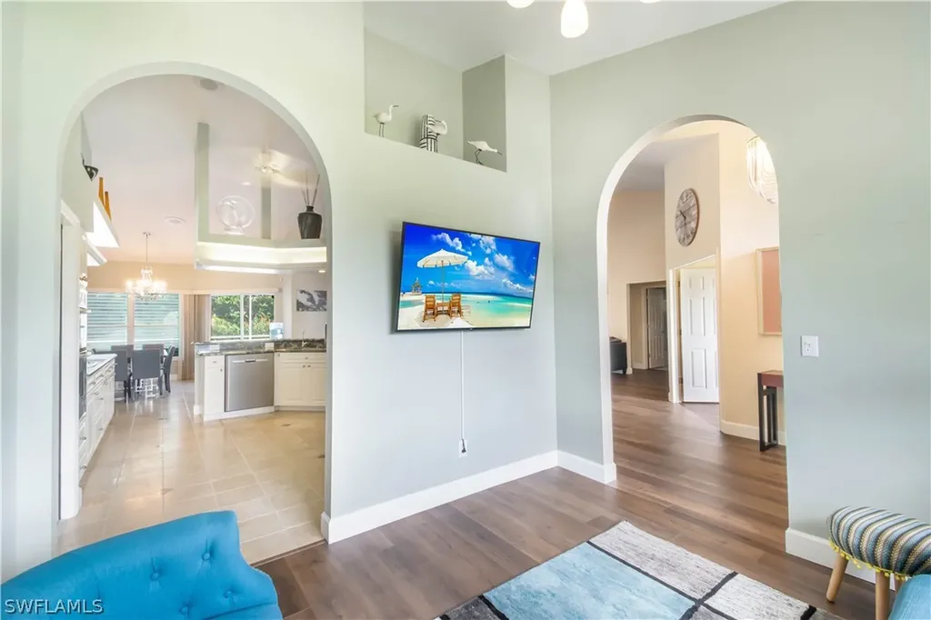 457 Raven Way Naples FL 34110