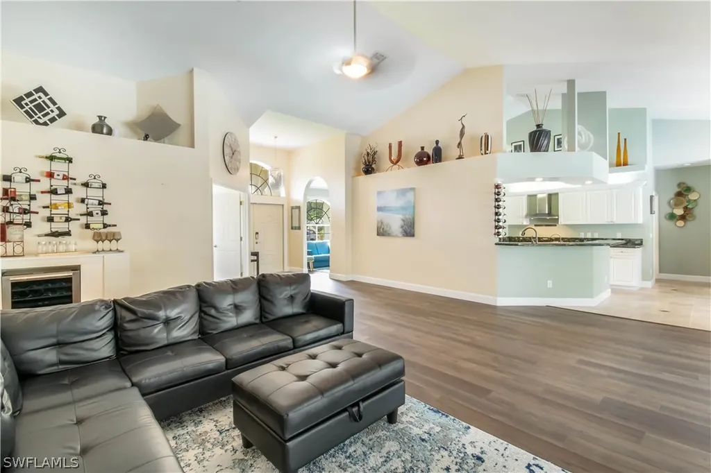 457 Raven Way Naples FL 34110