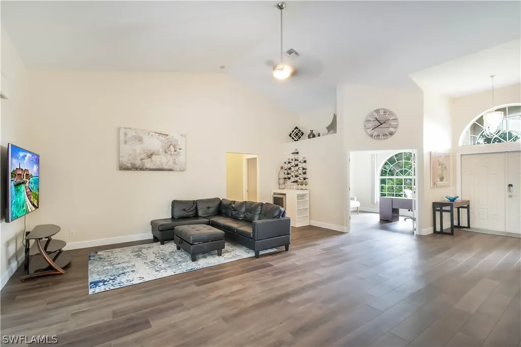457 Raven Way Naples FL 34110