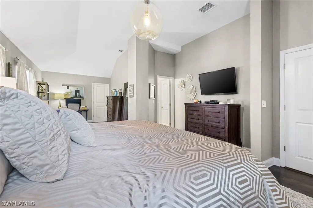 4628 1/2 W Longfellow Tampa FL 33629