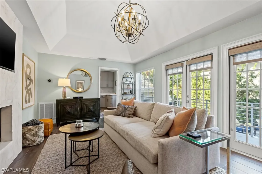 4628 1/2 W Longfellow Tampa FL 33629