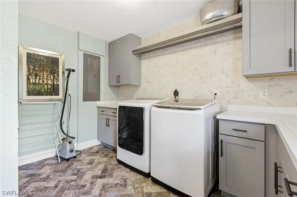 4628 1/2 W Longfellow Tampa FL 33629