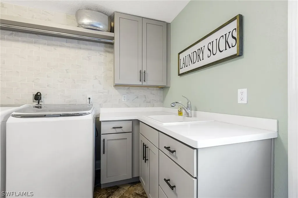 4628 1/2 W Longfellow Tampa FL 33629