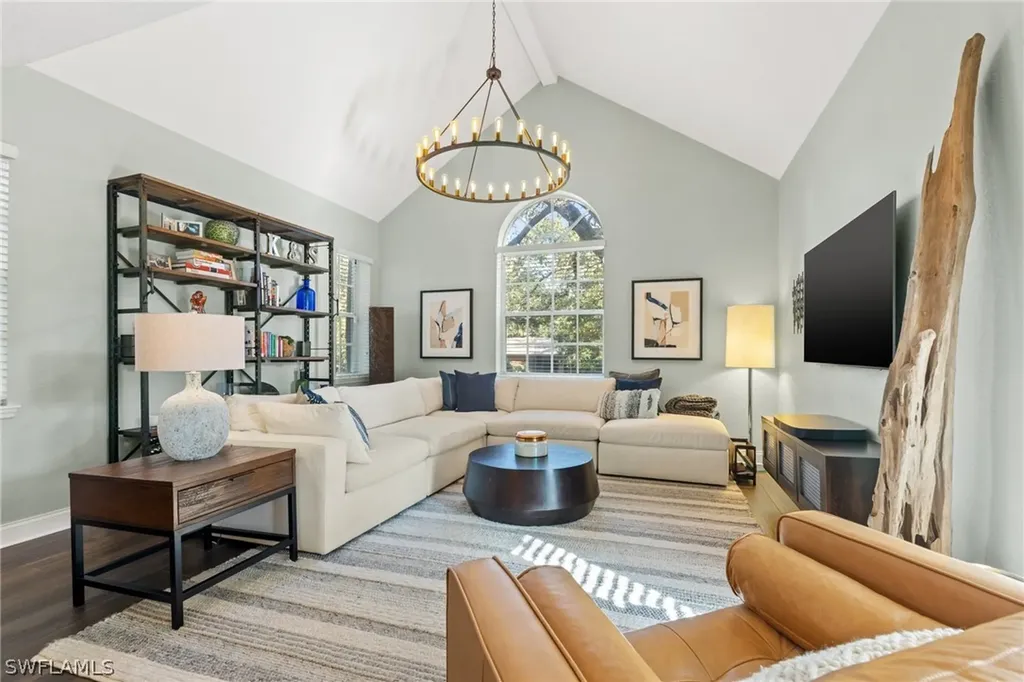 4628 1/2 W Longfellow Tampa FL 33629