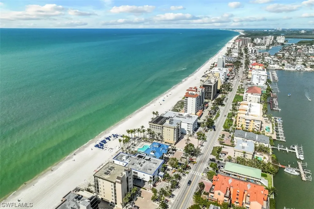 285 Grande Way Naples FL 34110