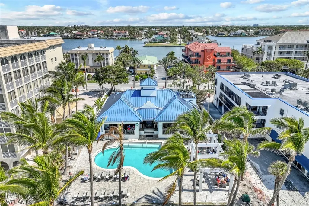285 Grande Way Naples FL 34110
