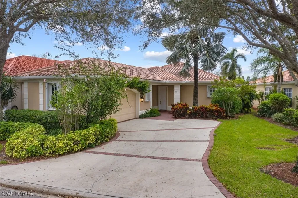 963 Fountain Run Naples FL 34119