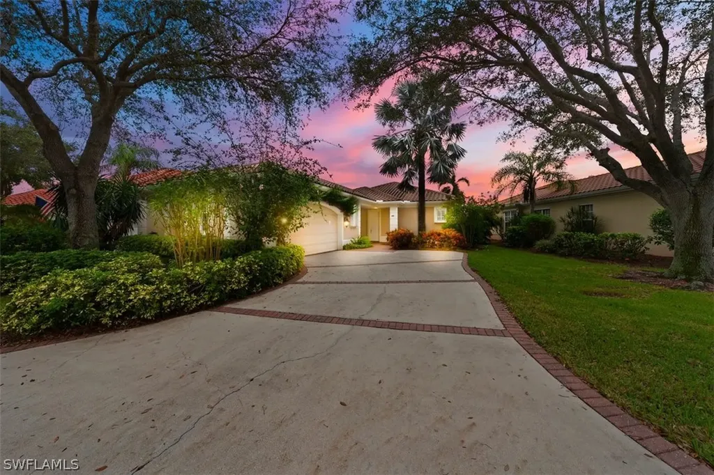 963 Fountain Run Naples FL 34119