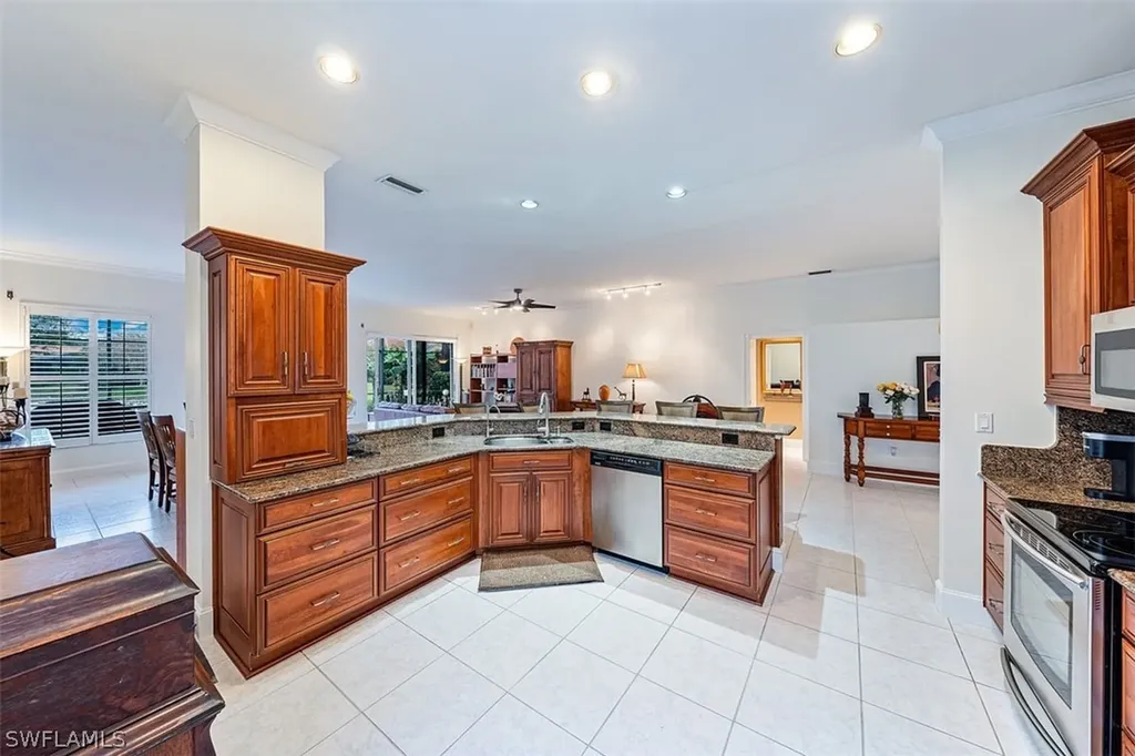 963 Fountain Run Naples FL 34119