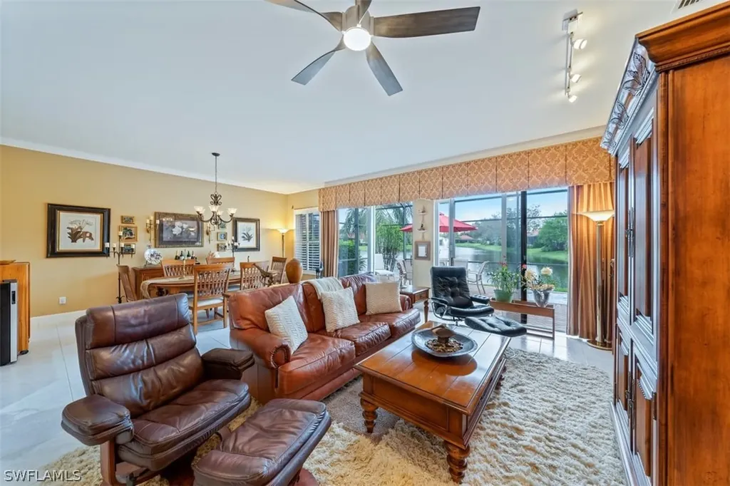 963 Fountain Run Naples FL 34119