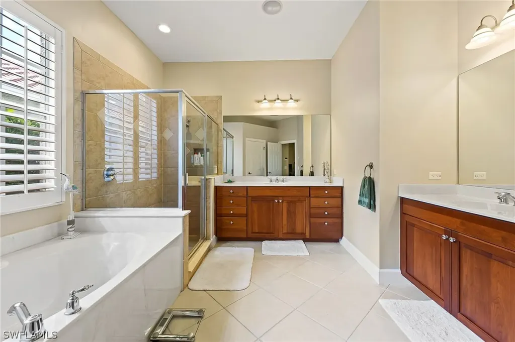 15892 Delaplata Lane Naples FL 34110
