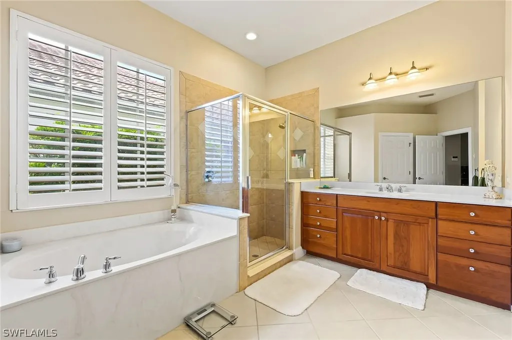 15892 Delaplata Lane Naples FL 34110
