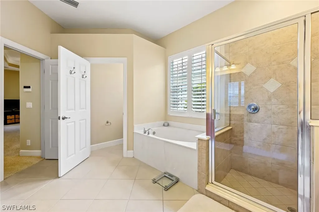 15892 Delaplata Lane Naples FL 34110