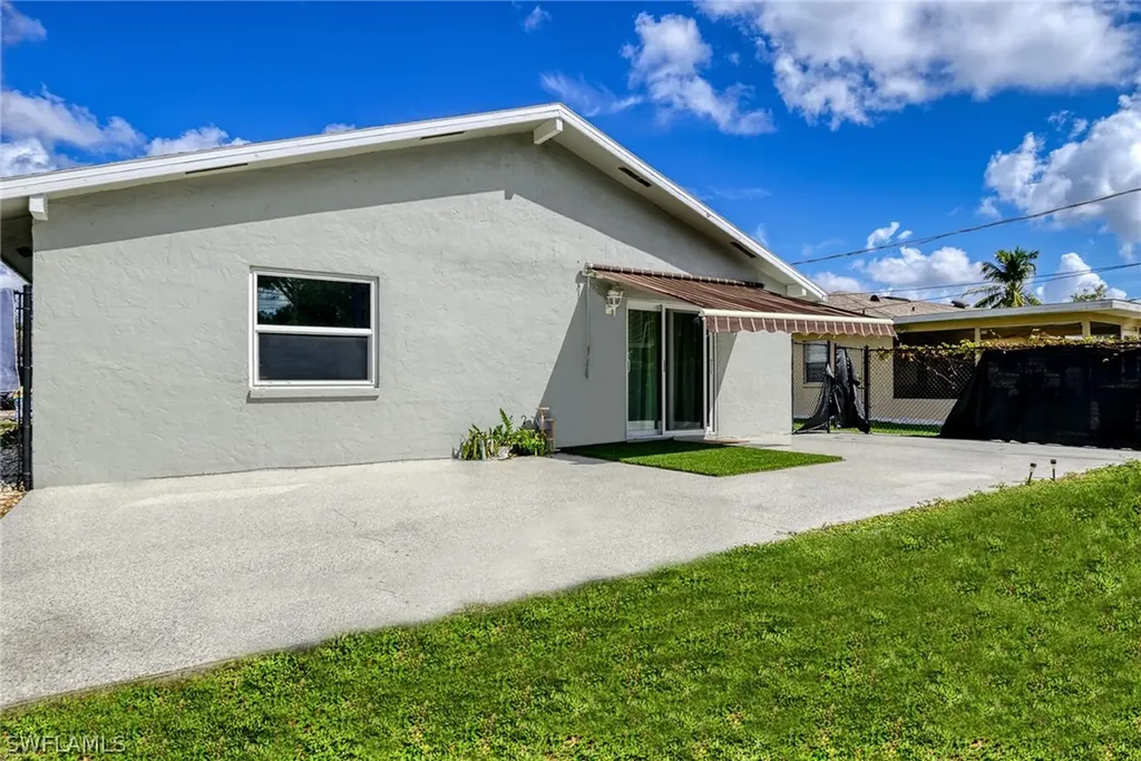 838 109th Avenue N Naples FL 34108
