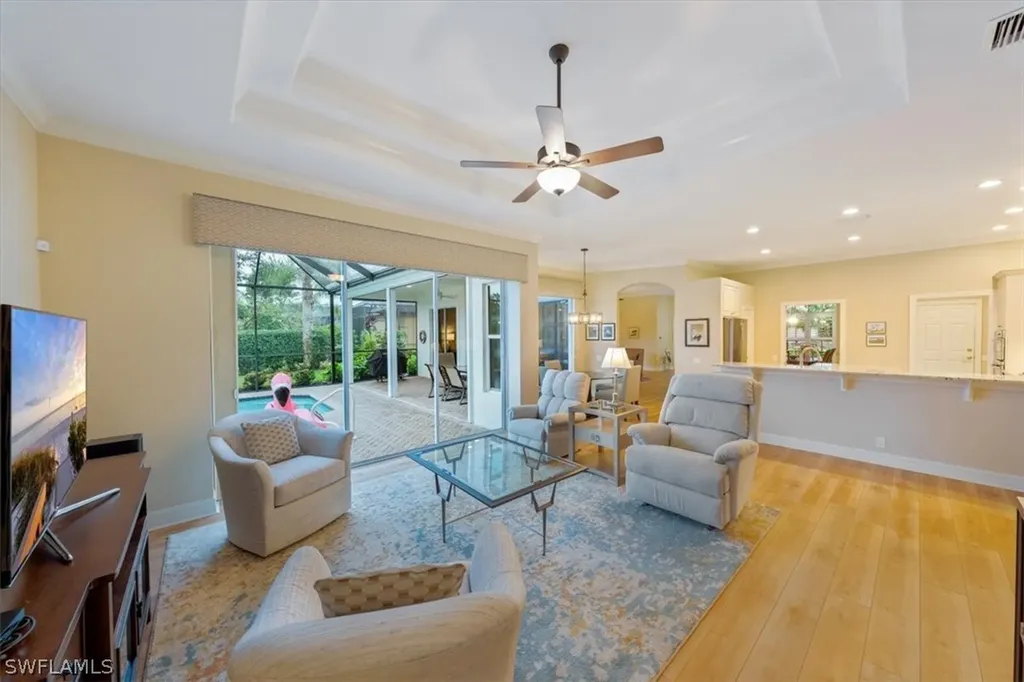 637 Shoreline Drive Naples FL 34119
