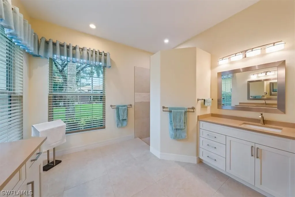 637 Shoreline Drive Naples FL 34119