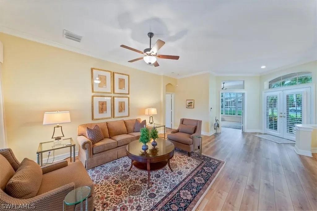 637 Shoreline Drive Naples FL 34119