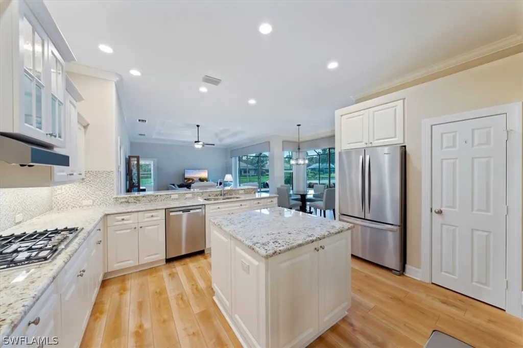 637 Shoreline Drive Naples FL 34119