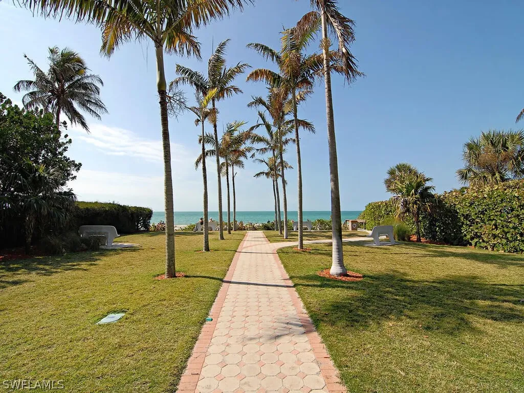 285 Central Avenue Naples FL 34102