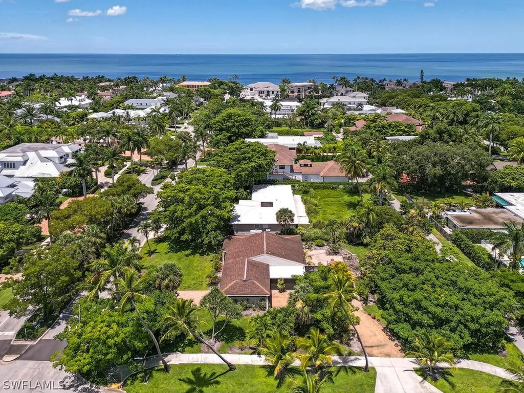 285 Central Avenue Naples FL 34102