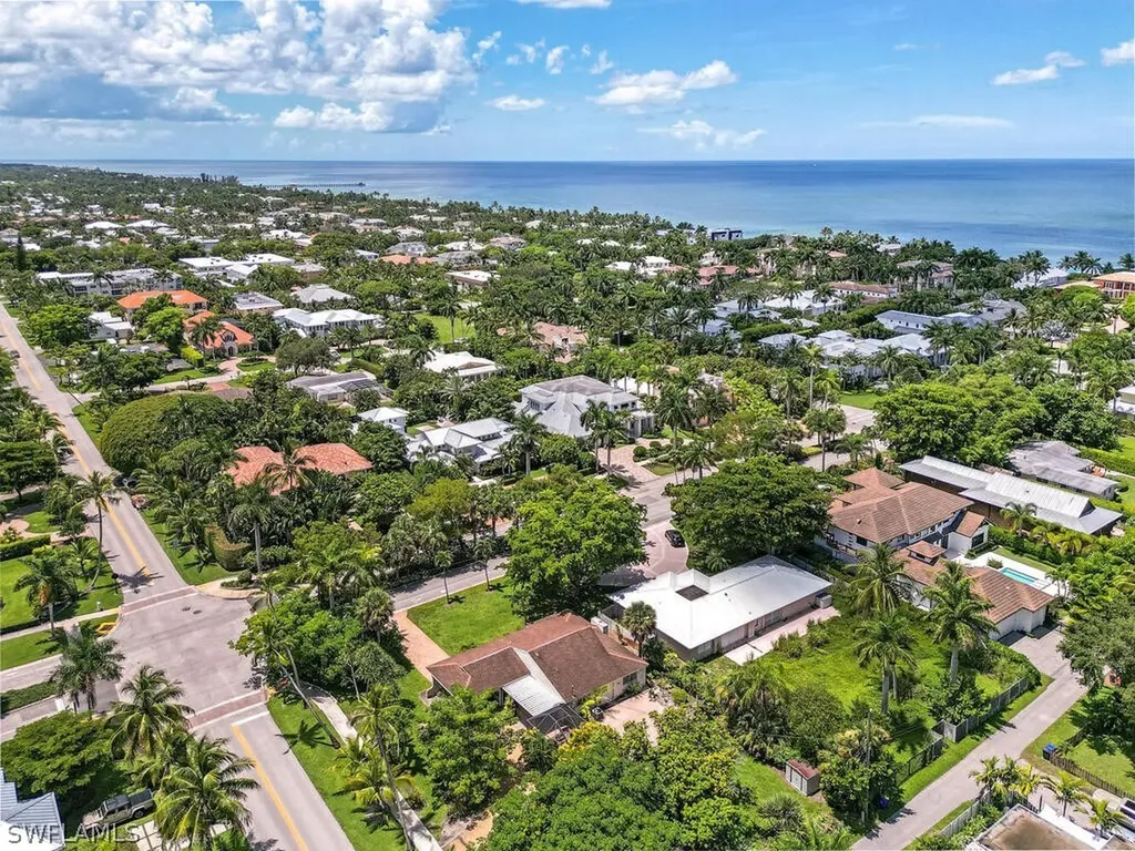285 Central Avenue Naples FL 34102
