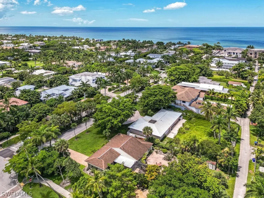 285 Central Avenue Naples FL 34102