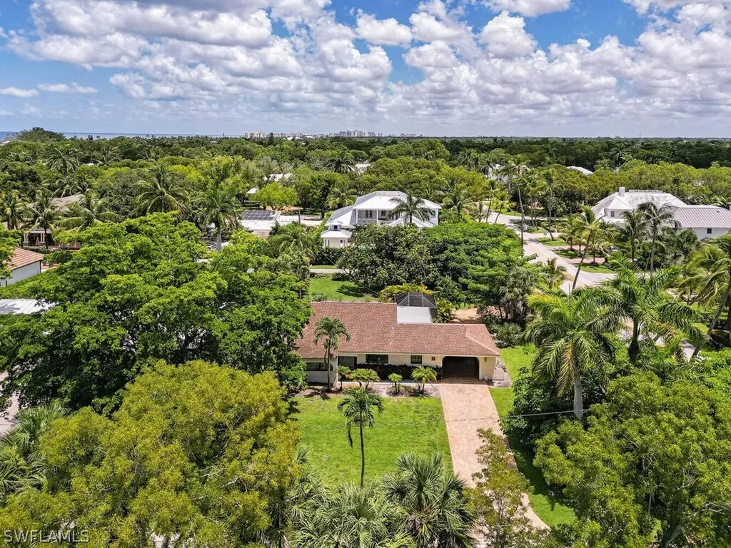 285 Central Avenue Naples FL 34102