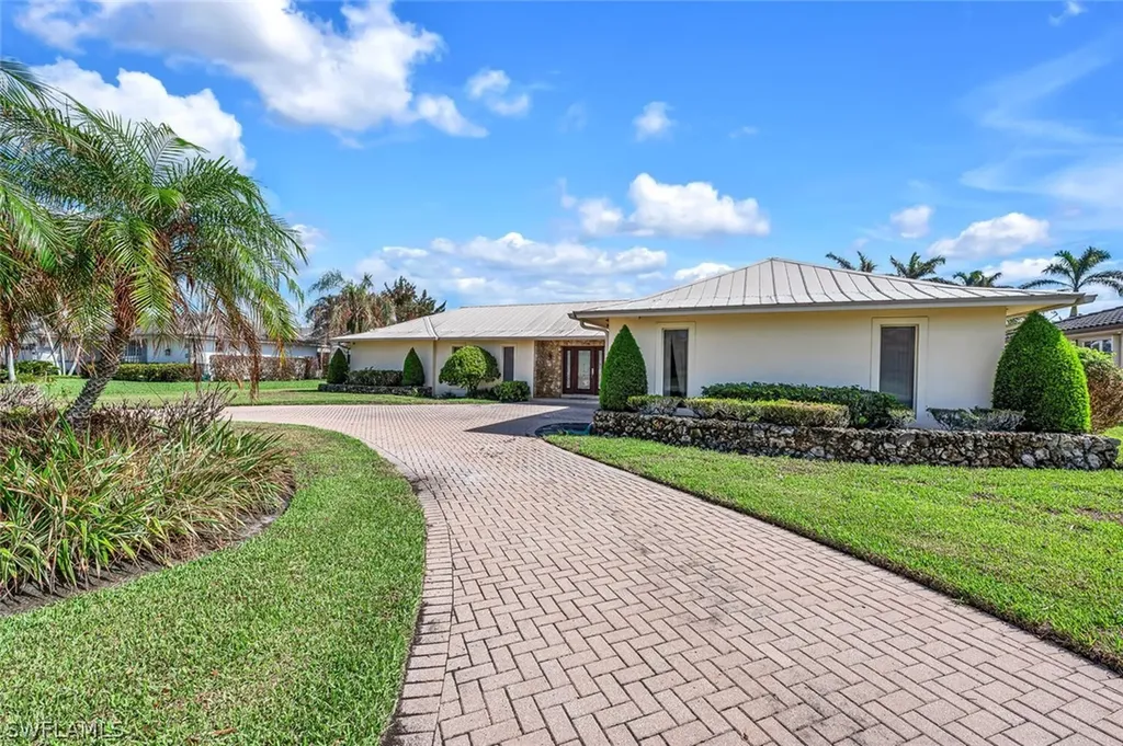 4228 Crayton Road Naples FL 34103