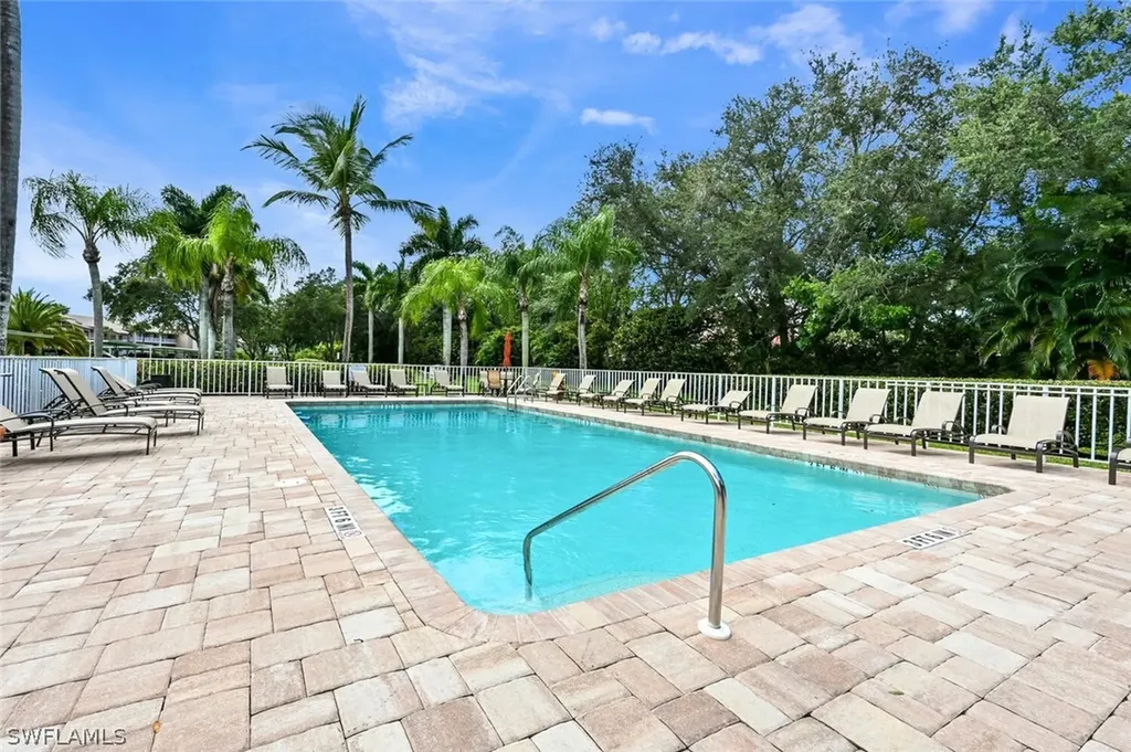 7340 Glenmoor Lane Naples FL 34104